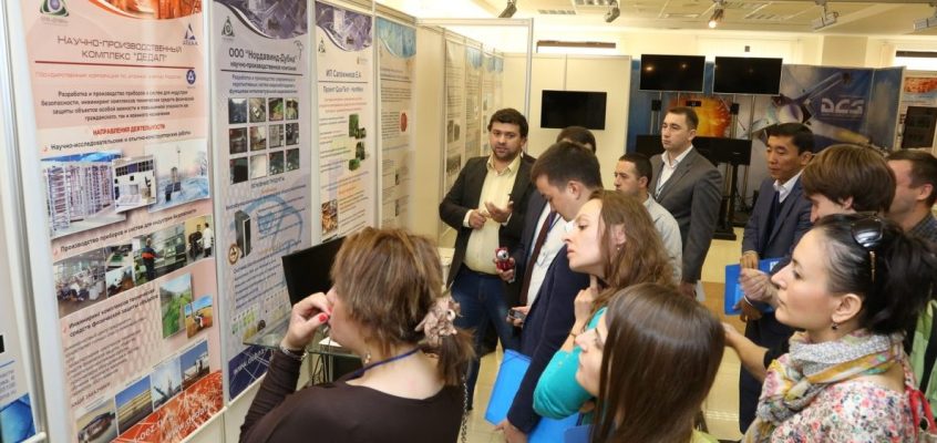 Знакомство молодых ученых из СНГ с Дубной